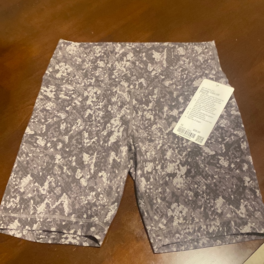 Lululemon Wunder Train HR Short 8” NWT
